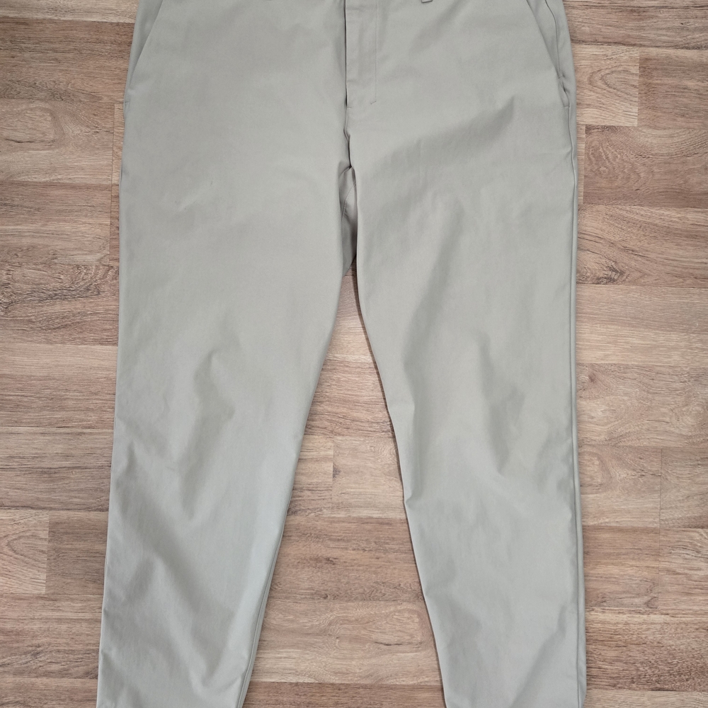 Lululemon Pants Men’s Size 38 Light Cream Relaxed Taper Smooth Twill - Picture 3 of 10